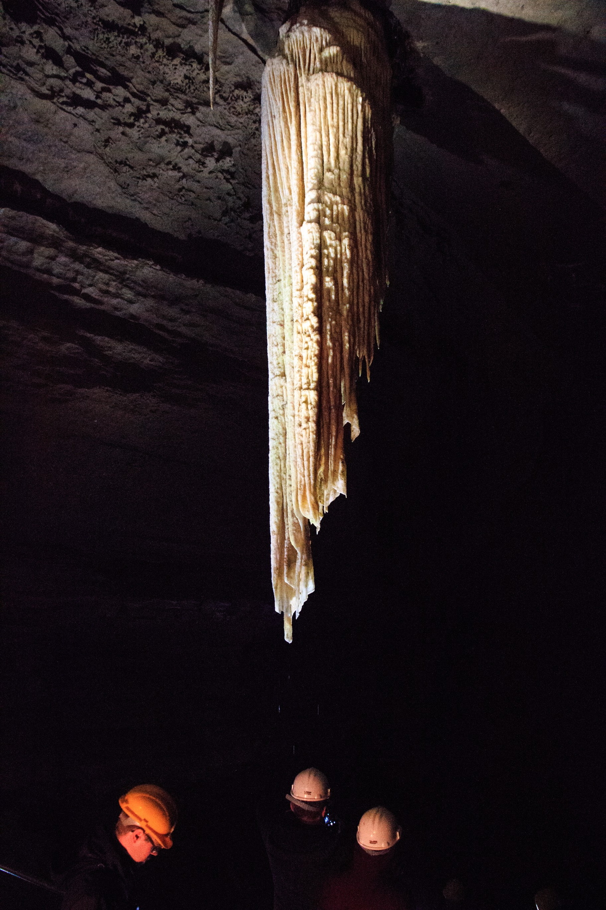 Ireland-0548-The third largest stalactite in the world.